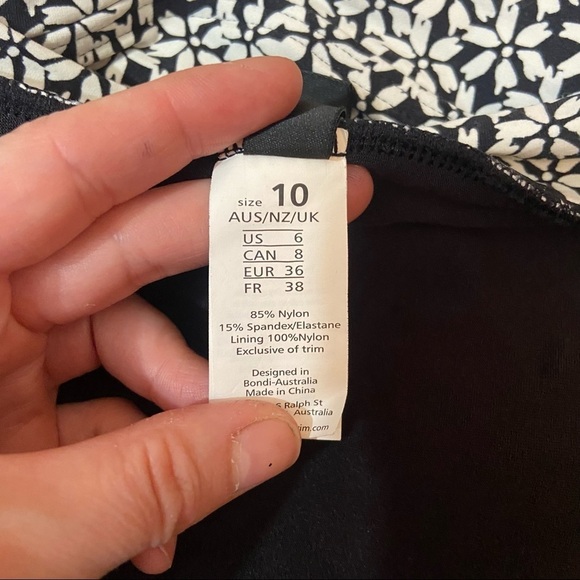 Nip Tuck Australia women’s black & white halter  swimsuit in size 6 - Picture 11 of 13